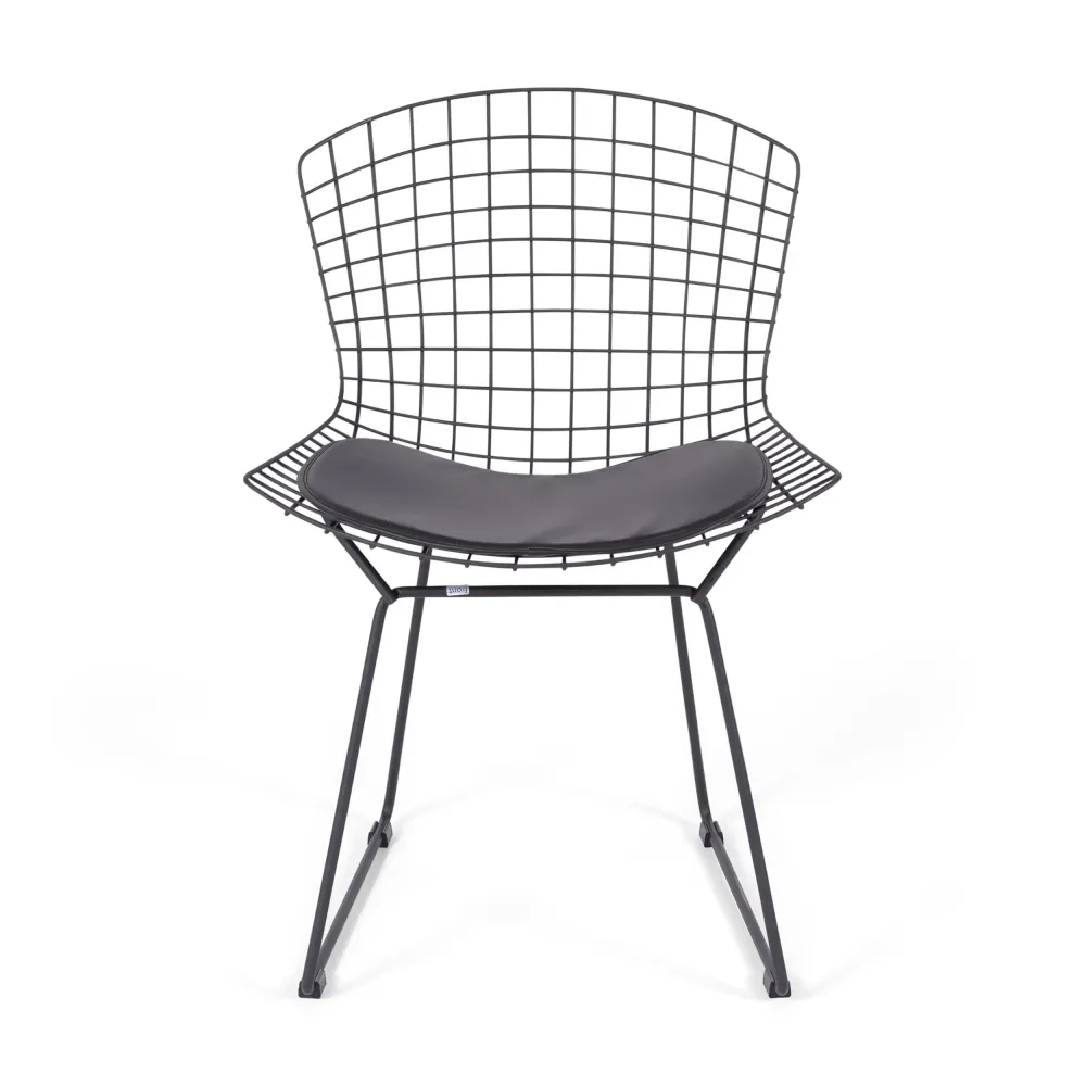 Réplique de la chaise en métal Bertoia en acier noir de style industriel du célèbre designer Hans J. Wegner