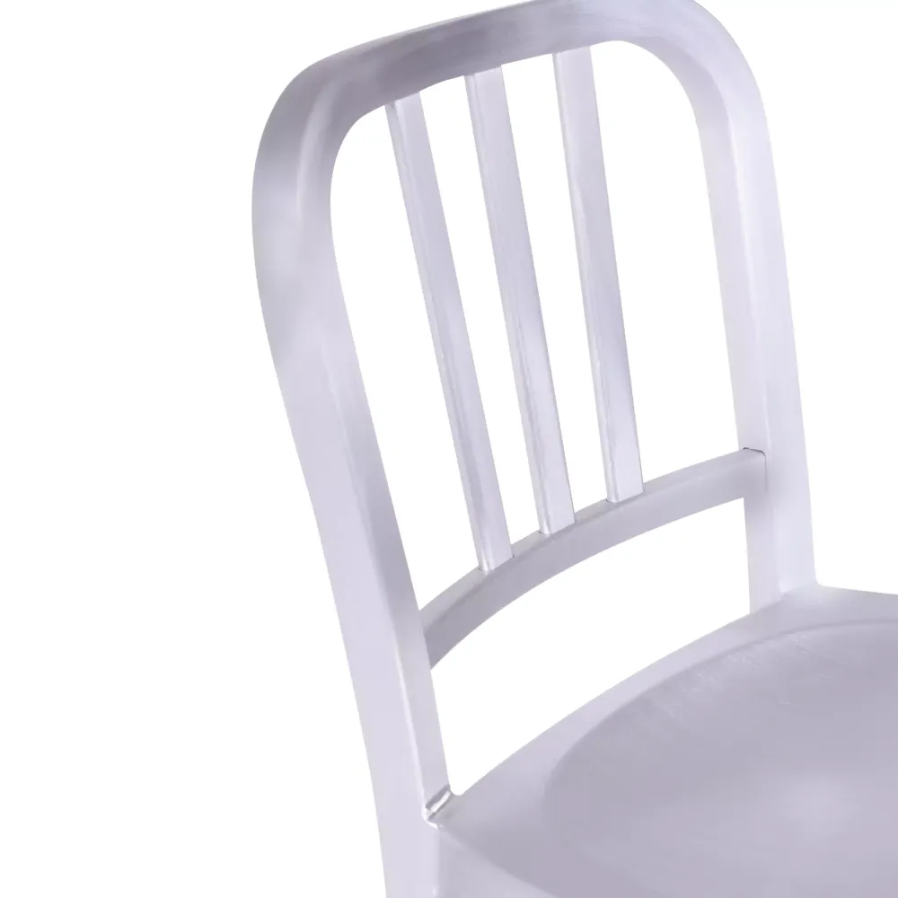 Réplique de tabouret militaire Navy par Emeco