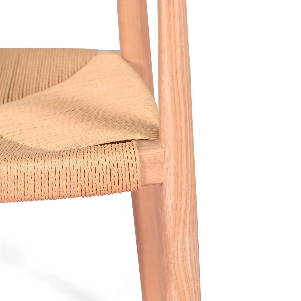 Réplique de La Chaise de Hans J. Wegner en bois de frêne