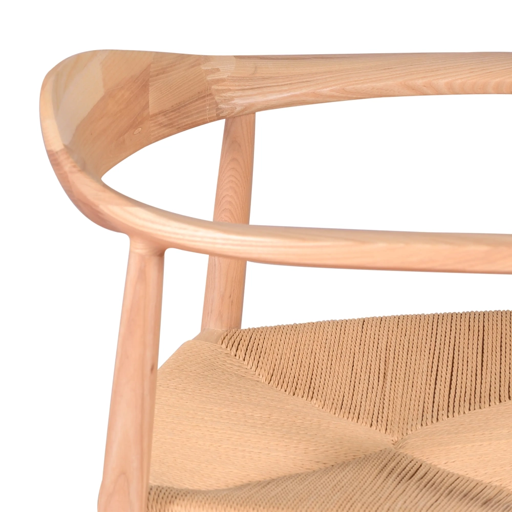 Réplique de La Chaise de Hans J. Wegner en bois de frêne