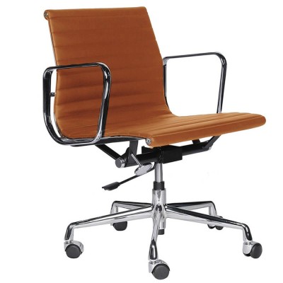 Replica sedia da ufficio Aluminium EA117 di Charles & Ray Eames.