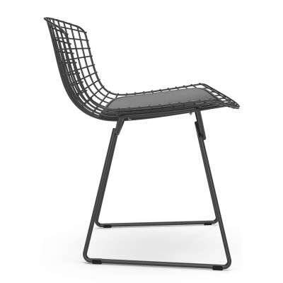 Replica cadeira de metal Bertoia em aço preto em estilo industrial do famoso designer Hans J. Wegner