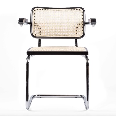 Replica van de Cesca Chair met armleuningen van ontwerper Marcel Breuer