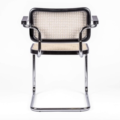 Replica van de Cesca Chair met armleuningen van ontwerper Marcel Breuer