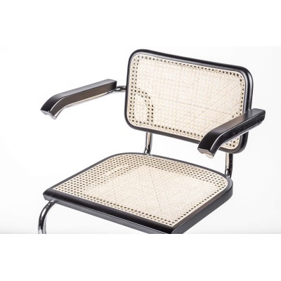 Réplique de la chaise Cesca avec accoudoirs du designer Marcel Breuer