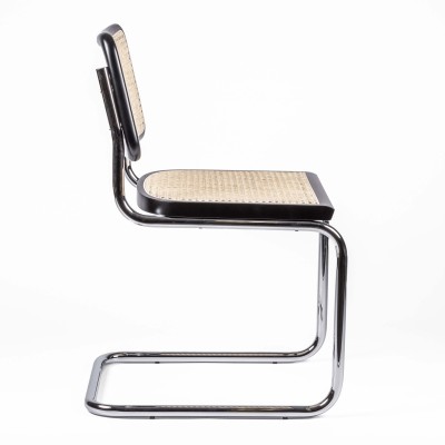 Replika av Chaise Cesca avec accoudoirs du designer Marcel Breuer