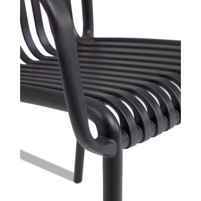 Noel chair in polypropylene plastic perfect for outdoors