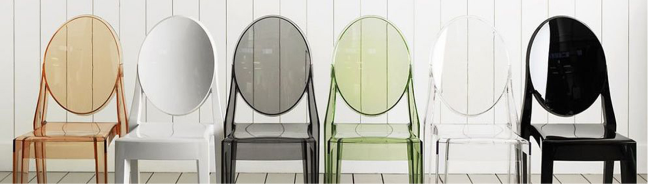 collection de chaises et tables design transparentes